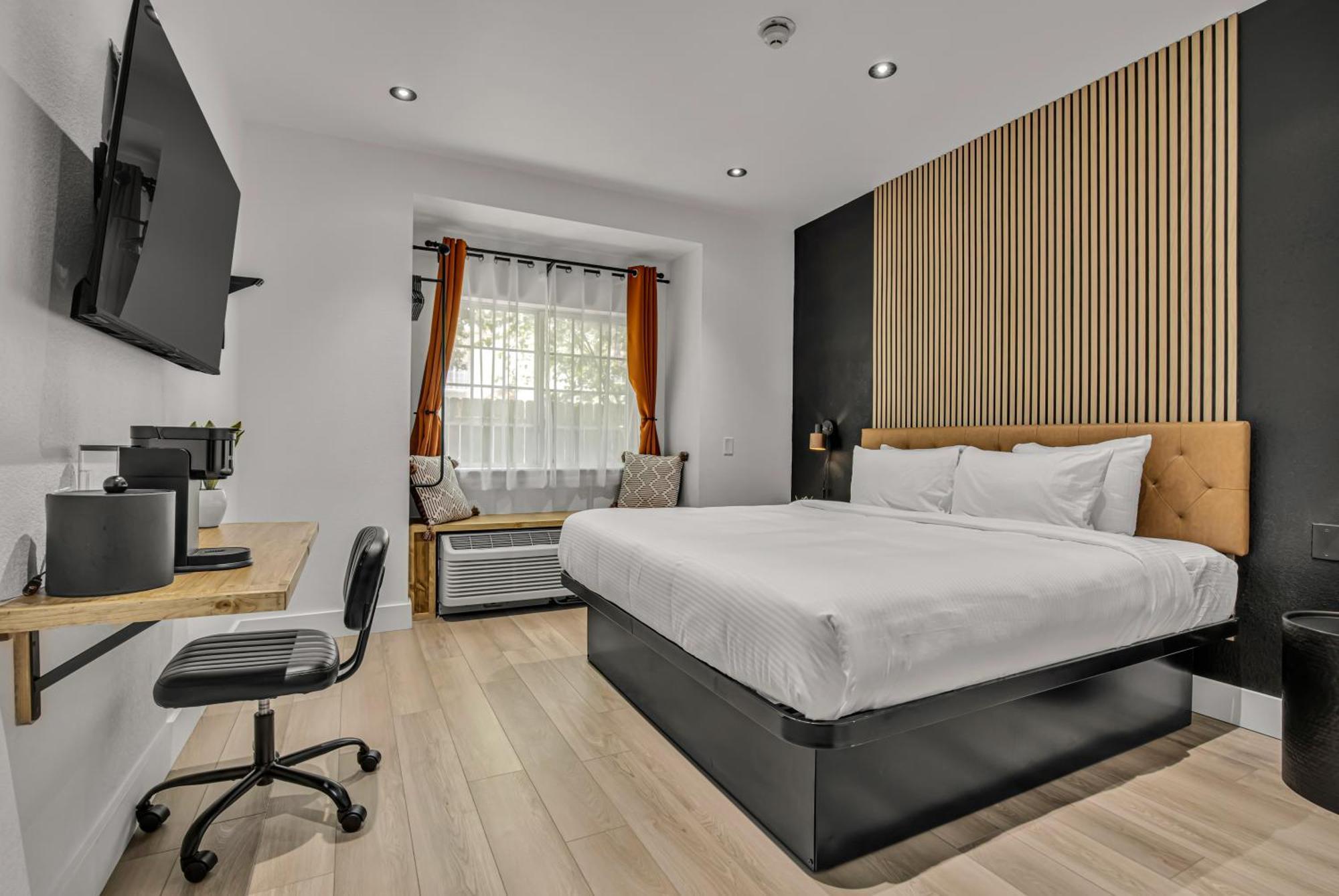 Hotel The Block 2*